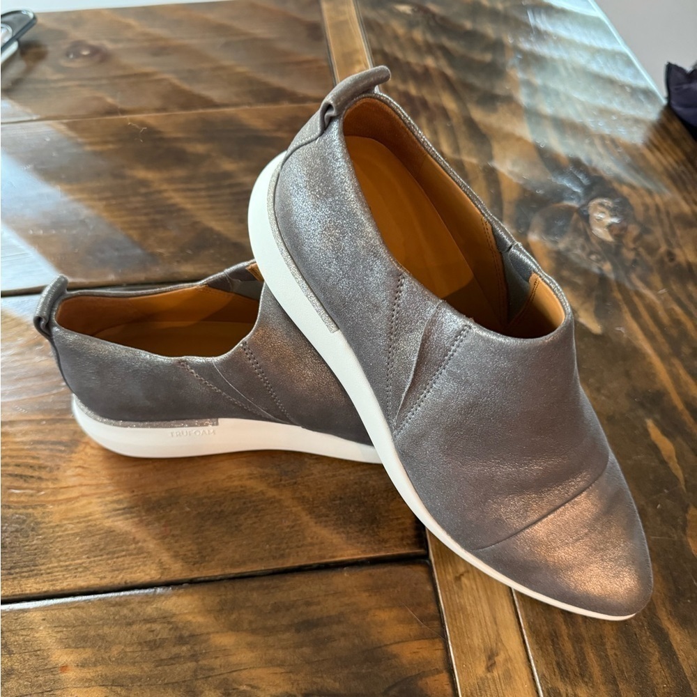 JOHNSTON & MURPHY Dakota Cap Toe Metallic Slip On Sneaker Pewter NWOT size 9 - Picture 2 of 12